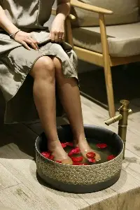 Massage chân thư giãn