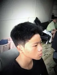 Cắt tóc cạo mặt ráy tai