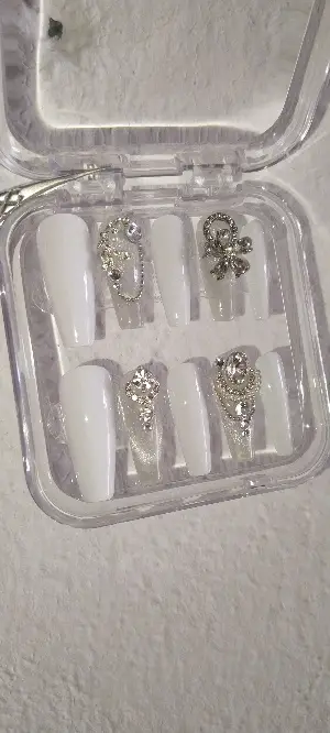 NAILBOX TRẮNG PHỐI MẮC MÈO ĐÍNH ĐÁ