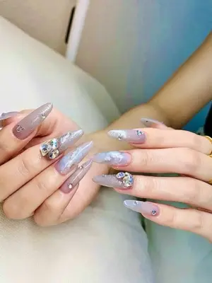 Vẽ móng tùy mẫu từ 10k