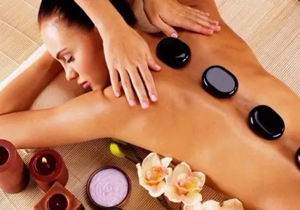 Massge body + đá nóng + chiếu đèn hồng ngoại
