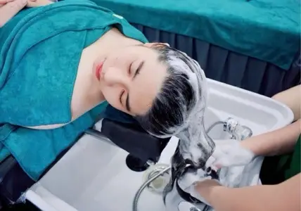 Gội đầu “Lướt Nhẹ Như Gió”
