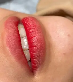 Thanh lọc & phục hồi sắc hồng cho môi hư