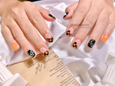 Glue-on Nails (Short Nails)