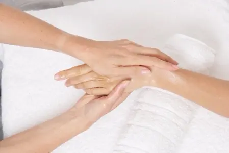 Hand / Foot Massage
