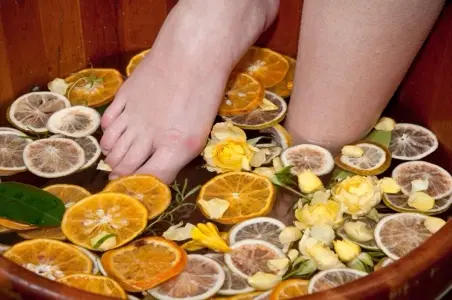 Ngâm Thảo Mộc & Chà Gót - Herbal Soak & Heel Scrub