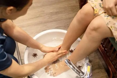 Combo herbal foot soak... (45')