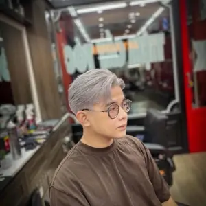 Nhuộm trắng bạch kim tóc ngắn