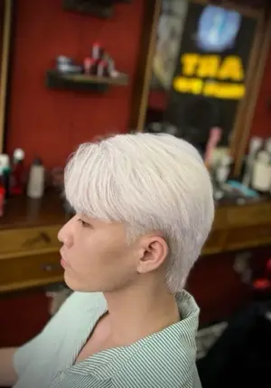 Nhuộm trắng bạch kim tóc ngắn