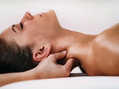 MASSAGE FOR THE NECK AND SHOULDERS BASED ONTRADITIONAL