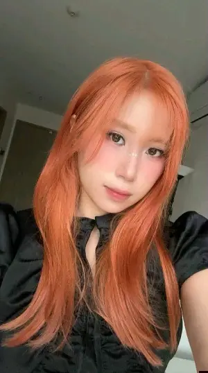 Women’s Bleach - Medium Hair