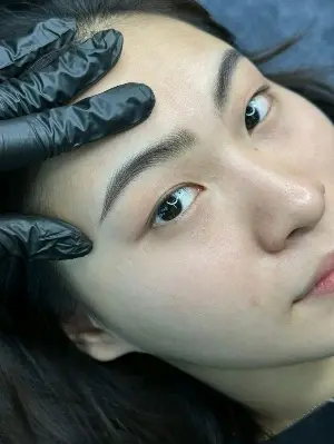 Uốn mày và nhuộm