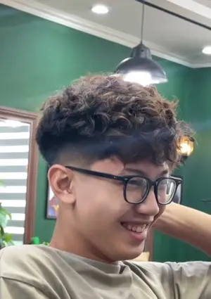 Uốn Curly mái