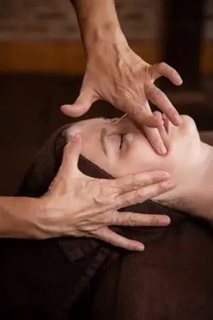 Chăm Sóc Da Mặt Chuyên Sâu - Trị Mụn Phục Hồi