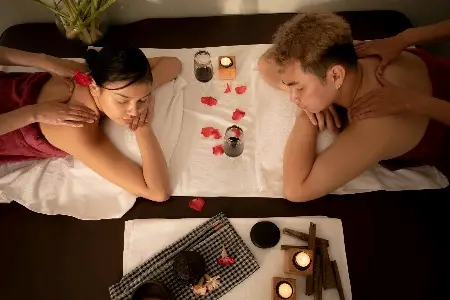 Massage Thảo Dược Đá Nóng