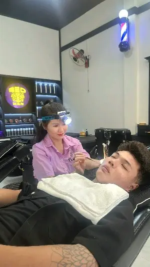 TRÙM RÁY TAI