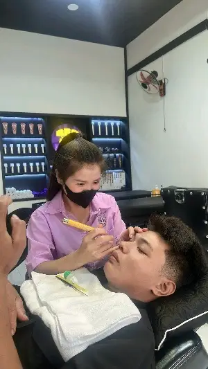 ĐÁNH MI MẮT, SE LỖ GHÈN.