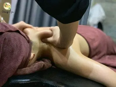 Neck & Shoulder Care Massage