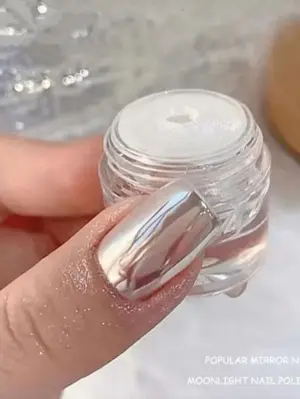 Chrome / Mirror Nails