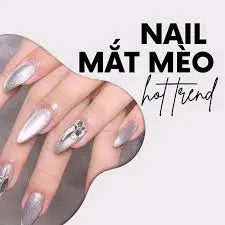 Mắt mèo móng thật