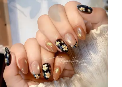 Bee nail
